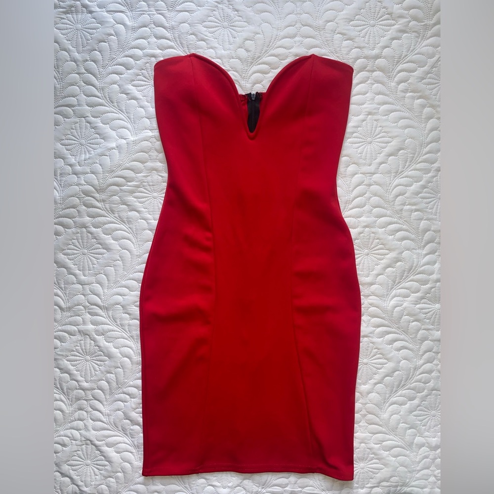 Missguided Deep V neck wire. Zip closure dress size 6.